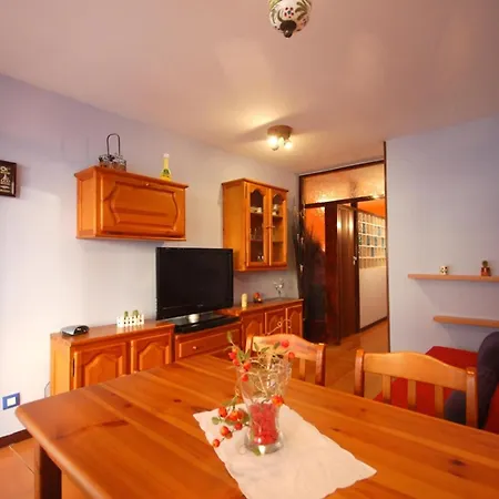 Lets Holidays Pool Terrace Apartment *