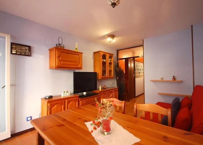 Lets Holidays Pool Terrace Apartment *