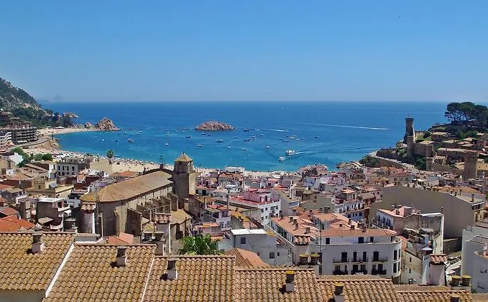 Lets Holidays Pool Terrace